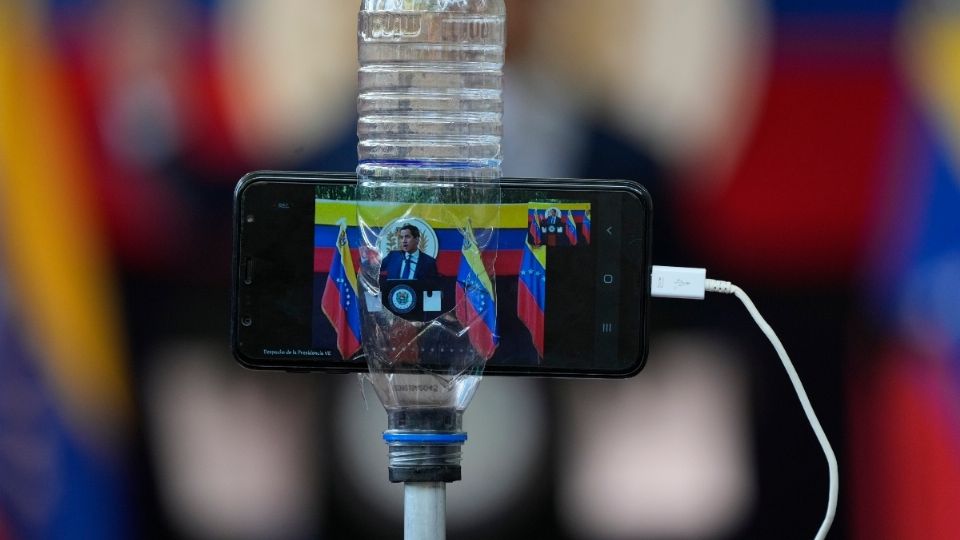 OPOSITOR. Juan Guaidó ofreció un conferencia, una día después de la elección. Foto: AP