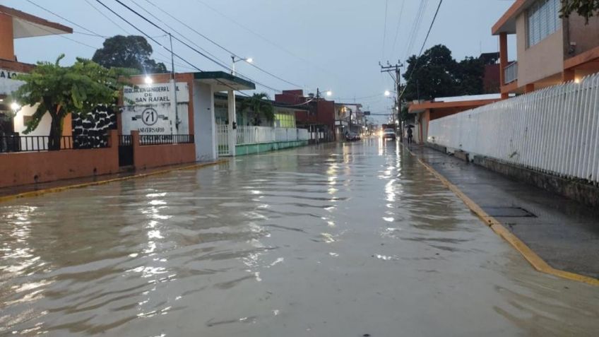 Frente frío número 10 causa inundaciones y otros daños en Veracruz