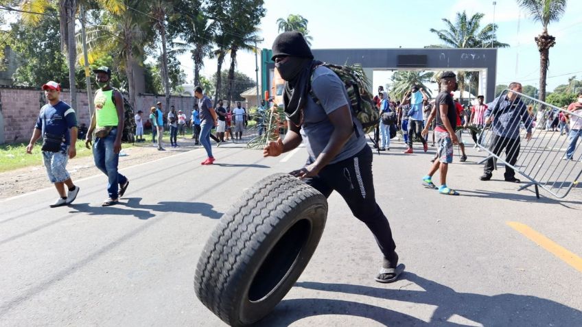 Haitianos bloquean calles en Tapachula