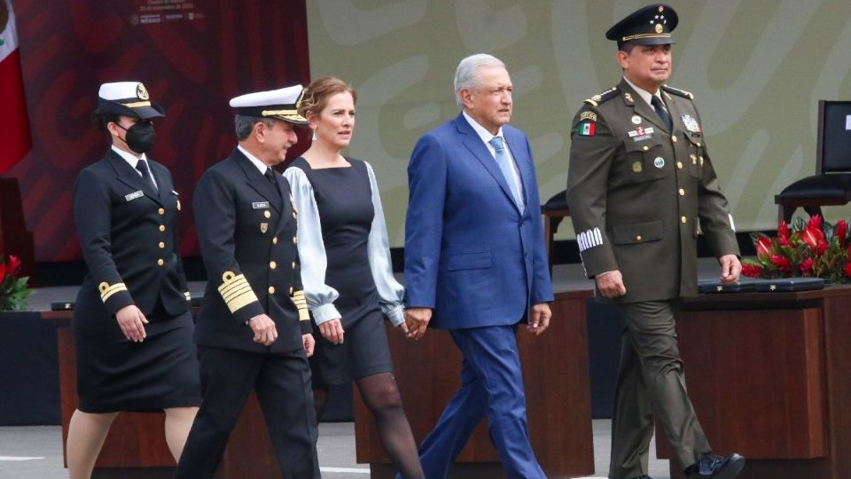 El presidente López Obrador encabezó la ceremonia para conmemorar el Día de la Armada de México. Foto: Cuartoscuro