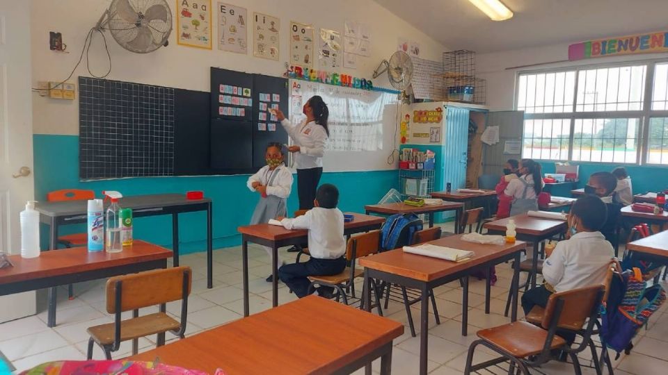 Dijo que respalda las acciones de la secretaria de Educación, Leticia Ramírez