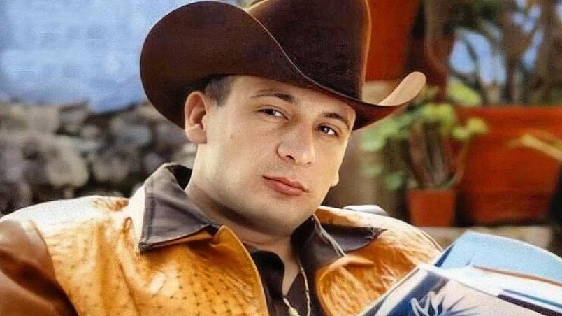 Valentín Elizalde es un popular cantante de banda y norteño