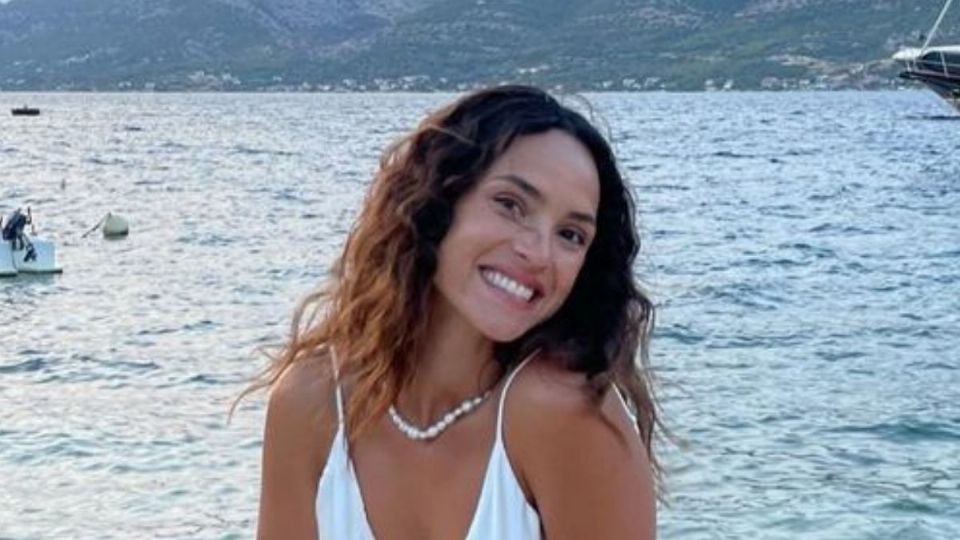 Adria Arjona posando. Fuente: Instagram Adria Arjona