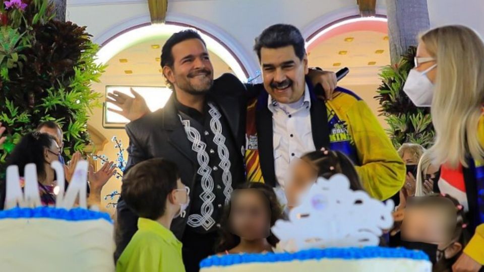 Pablo Montero responde a críticas por cantar en fiesta del presidente de Venezuela Nicolás Maduro. Foto: Twitter @NicolasMaduro
