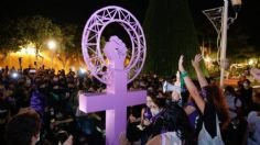 Feministas develan Antimonumenta en Mérida y marchan contra la violencia de género