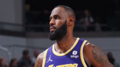 LeBron James corre a una pareja de aficionados de los Pacers en pleno partido | VIDEO