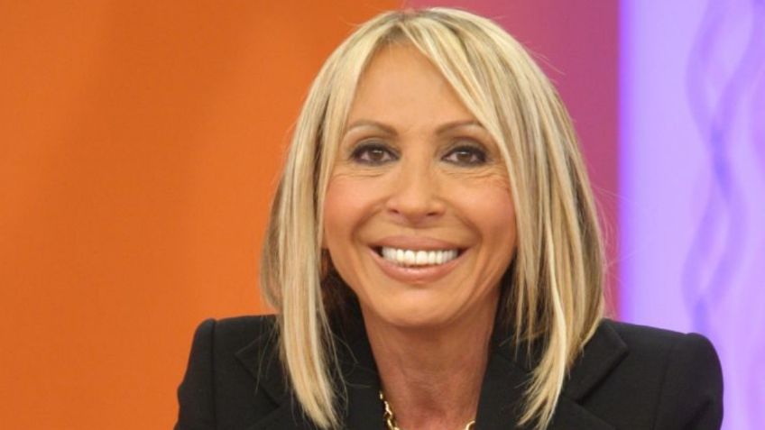 ¿De “se busca” al modelaje? Laura Bozzo posa como una DIVA y publica sesión de FOTOS desde la ducha