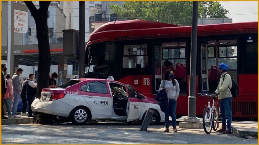 CDMX: choque entre taxi y Metrobús deja crisis nerviosa entre usuarios