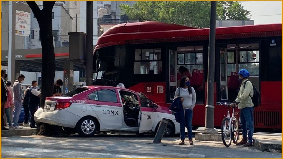 El accidente se registró cerca de las 15:00 horas 
(Foto: Twitter @MrElDiablo8)