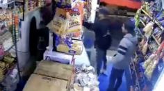 En segundos asaltan con violencia tienda de abarrotes en Edomex: VIDEO