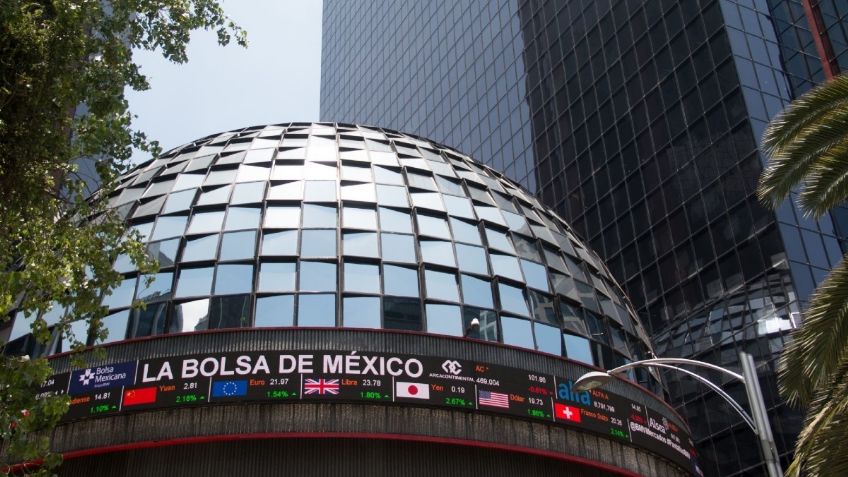 ¿Cómo cerró el peso hoy 26 de noviembre de 2021?