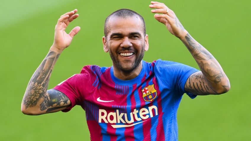 Dani Alves rinde tributo al Canelo Álvarez en Barcelona | FOTO