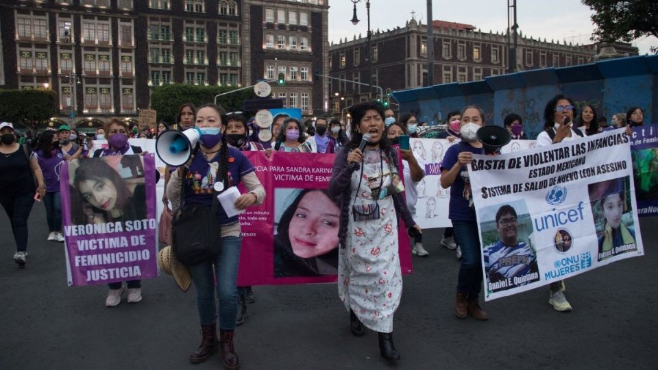 Grupos de mujeres marcharon el jueves 25 de noviembre hacia el Zócalo con motivo del Día Internacional de la Eliminación de la Violencia contra la Mujer. Foto: Cuartoscuro