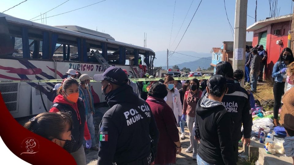 El autobús en el que viajaban los peregrinos se estrelló contra una vivienda. Foto: Especial