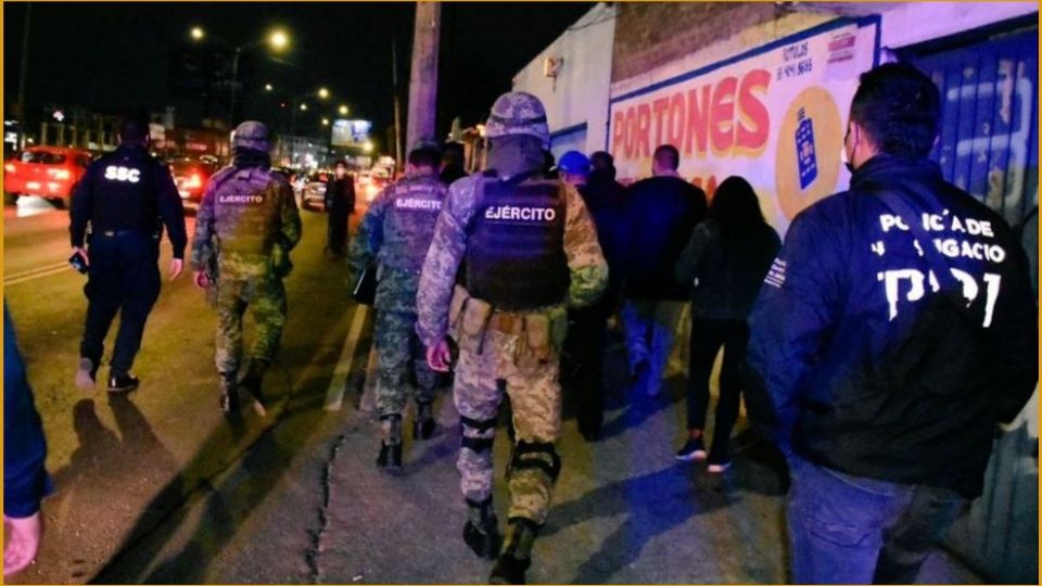 La noche de este viernes se inició un operativo de seguridad en la alcaldía Iztapalapa para inhibir el delito 
(Foto: Twitter @Alc_Iztapalapa)