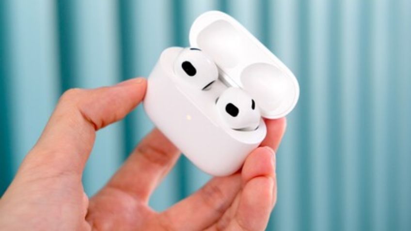 Mujer se come un AirPod por accidente; así sonó su estómago después de tragarlo | VIDEO