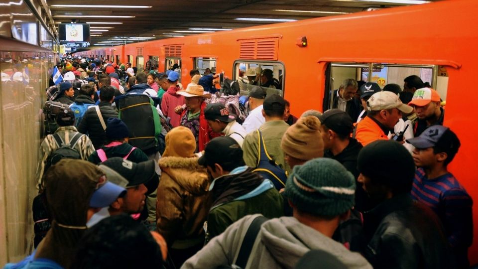 Aquellos usuarios del Metro que presenten su número de corredor podrán acceder de manera gratuita al transporte este domingo. FOTO: Cuartoscuro