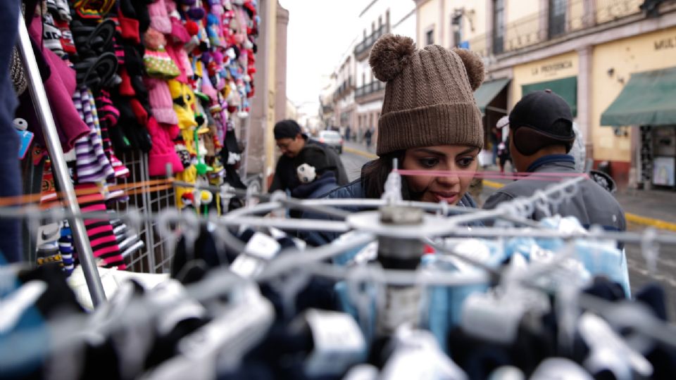 El SMN recomienda a la población evitar la exposición prolongada al ambiente frío y los cambios bruscos de temperatura
(Foto: Cuartoscuro)