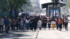 Grupos feministas bloquean la circulación del Eje 1 Poniente; protestan contra operativos por comercio informal