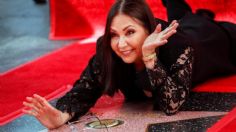 Ana Gabriel presume estrella en Hollywood; cumple la promesa que le hizo a sus padres