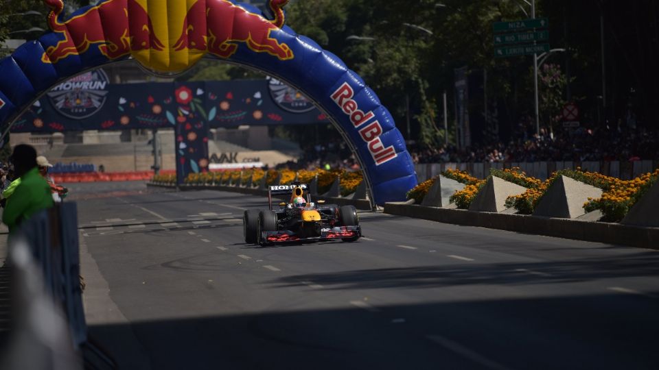 Checo en el  Red Bull Show Run. Foto: Twitter Red Bull México