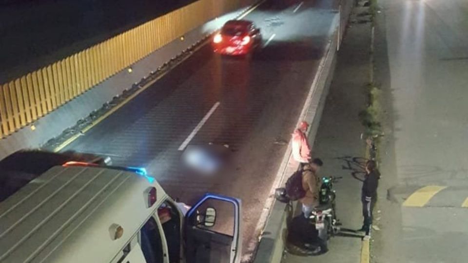 Paramédicos corroboraron que la víctima no tenía signos vitales (Foto: Autopista México Puebla)