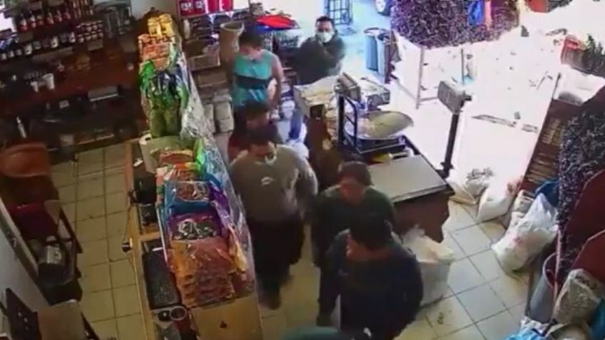 Ladrones encierran a clientes y trabajadores durante asalto a negocio en Puebla: VIDEO