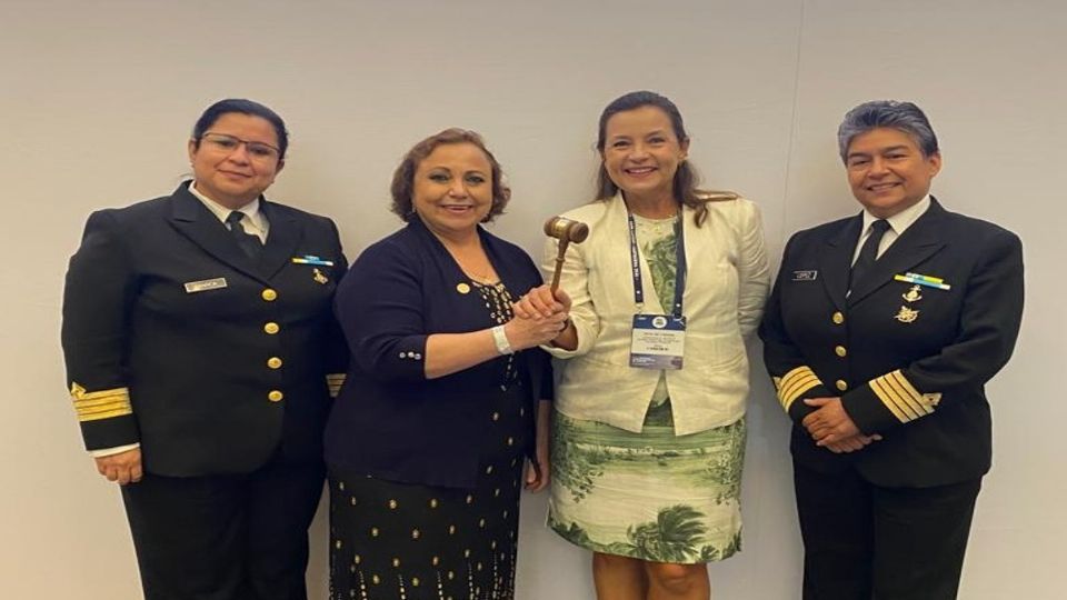 Ricalde Magaña entregó la estafeta a Rita Munck, secretaria nacional de Puertos y Transportes Acuáticos de Brasil. Foto: Especial