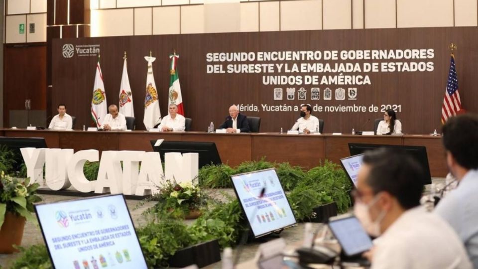 Encuentro con los 7 gobernadores para discutir asuntos en el sureste de México. Foto: Especial / TW @USAmbMex
