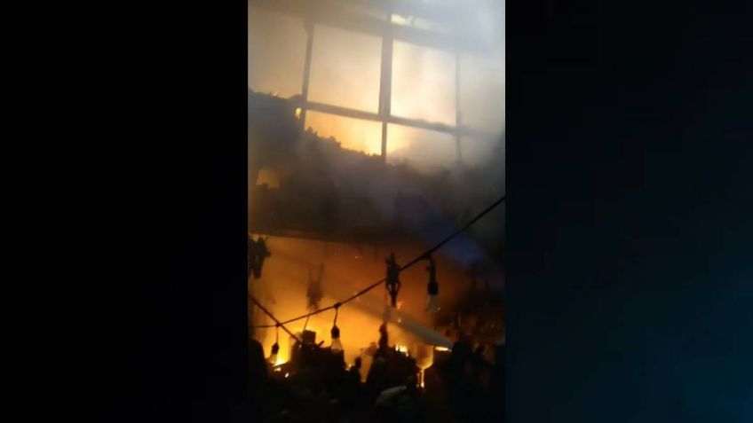 Llamas y destrucción: las impactantes imágenes al interior del incendio en el Mercado de Sonora I VIDEO