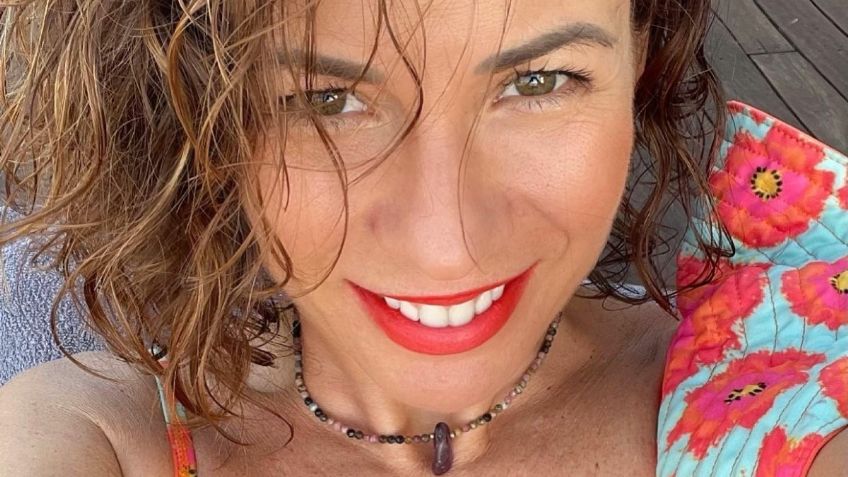 Ingrid Coronado da cátedra de moda con el bikini ideal para mujeres de 40 años y más