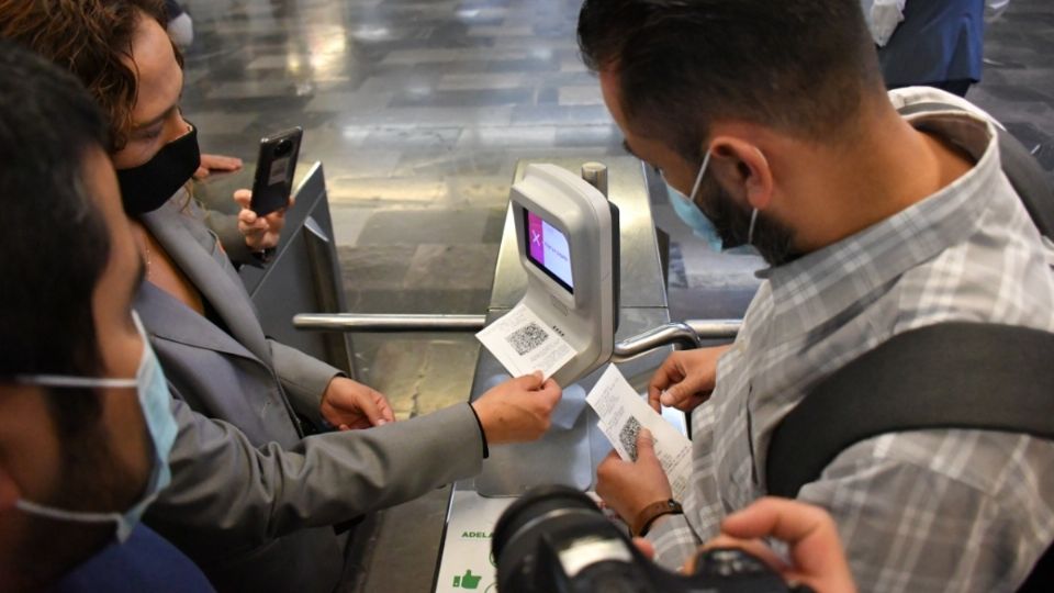 Pago con QR en el Metro. Foto: Especial