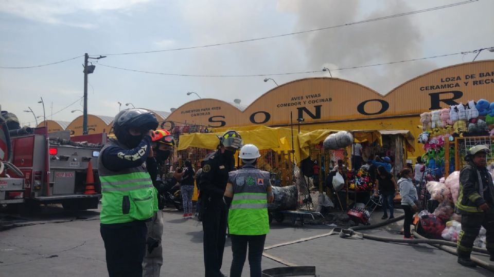 Incendio en Mercado de Sonora. Foto: TW / Secretaría de Gestión Integral de Riesgos y PC