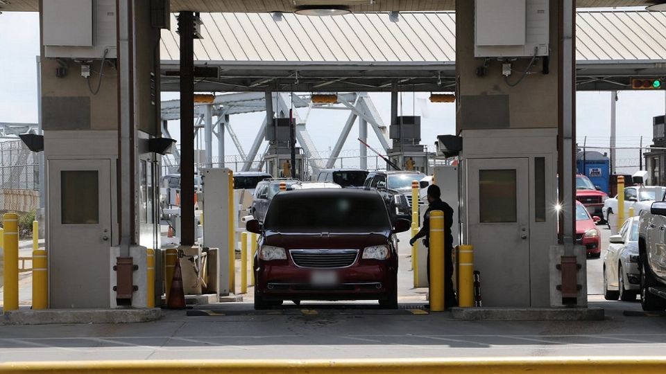 Comerciantes prevén que clientes compren más en EU por cruzar a Texas. Foto: Especial
