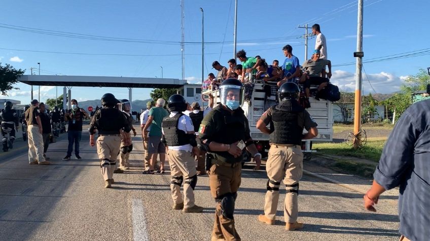 Caravana de migrantes llega a Arriaga, Chiapas; esperan choque con Guardia Nacional en Oaxaca