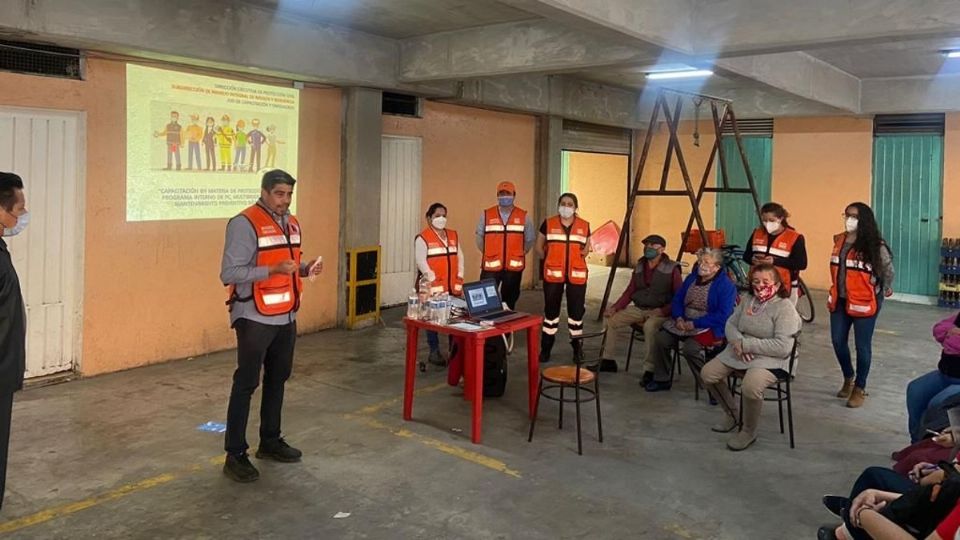 Los locatarios recibieron capacitación en Protección Civil para evitar lo ocurrido en el Mercado de Sonora. Foto: Especial