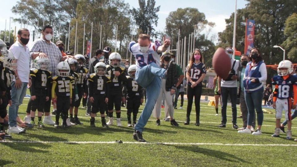 El Alcalde destacó los beneficios de esta cancha pública Foto: Especial