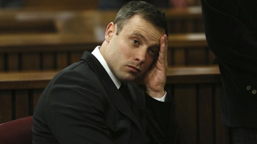 Oscar Pistorius, campeón paralímpico acusado de matar a su novia, podría salir pronto de prisión