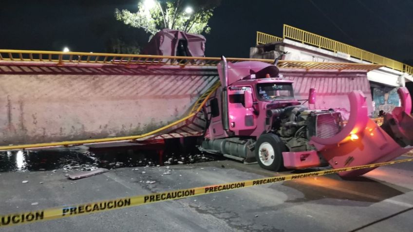 Saldo blanco en caída de puente peatonal derribado en Texcoco