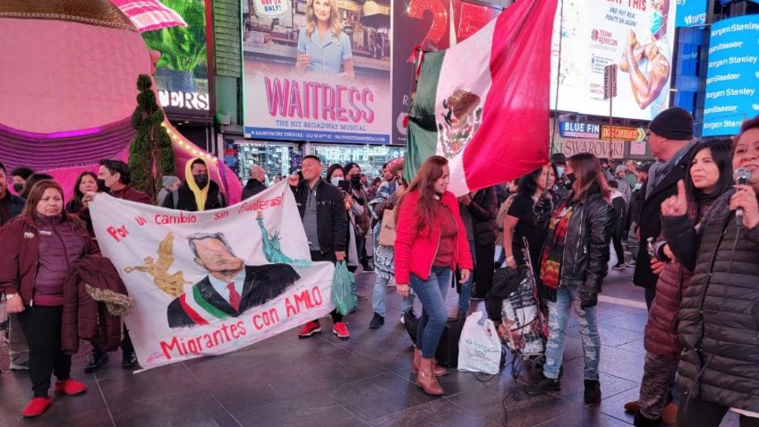 Hasta con mariachi: Así recibieron a AMLO en Nueva York los mexicanos | VIDEOS