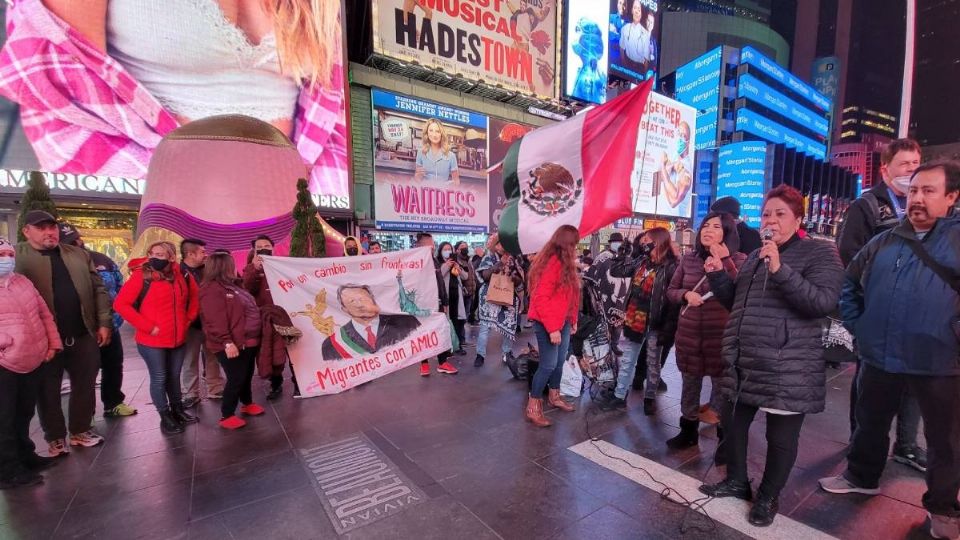 Los seguidores de AMLO ya lo esperan en NY. Foto: @elitvoficial