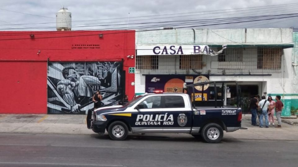 Policías acordonaron la zona en espera de los peritos de la Fiscalía Estatal (Foto: TWITTER @oscarvfm)