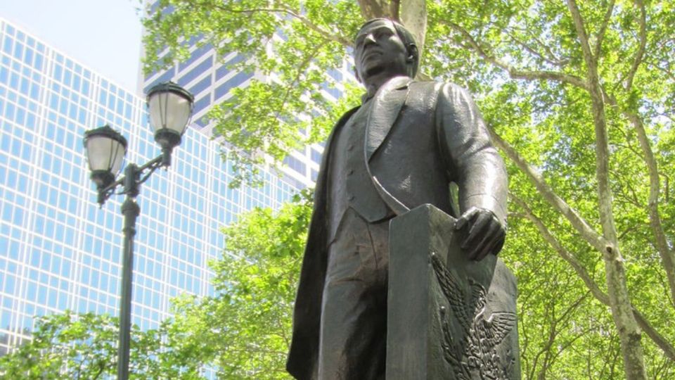 Estatua de Benito Juárez en el Bryant Park. Foto: Especial