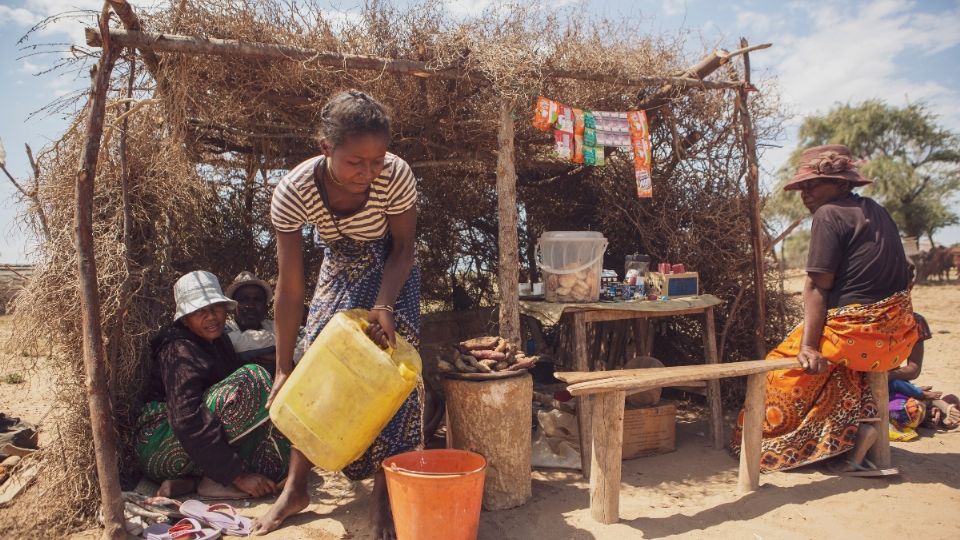 MADAGASCAR. Las mujeres padecen acceso restringido al uso de agua y de alimentos. Foto: AP