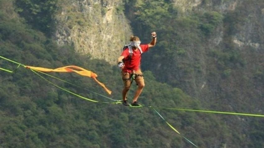 Alexander Schulz atraviesa el Cañón del Sumidero con los ojos vendados y rompe récord mundial | VIDEO