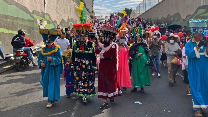 AMLO Fest: Llegan 11 mil habitantes de Xochimilco al Zócalo para apoyar al mandatario