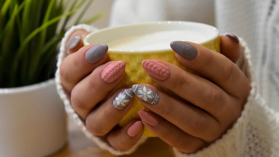 Colores de uñas tendencia en otoño 2022