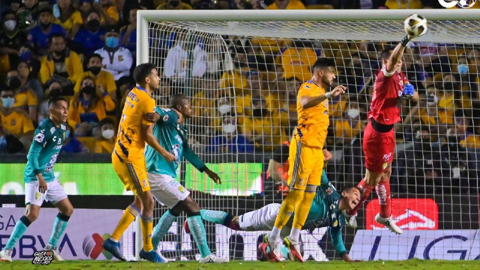 Tigres le dio la vuelta al marcador en tiempo de compensación (Foto: Twitter @LigaBBVAMX)