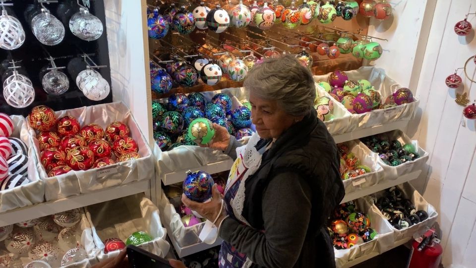 ATRACCIÓN. En fin de año, miles de turistas nacionales llegan al “pueblo de la Navidad eterna”. Foto: Charbell Lucio