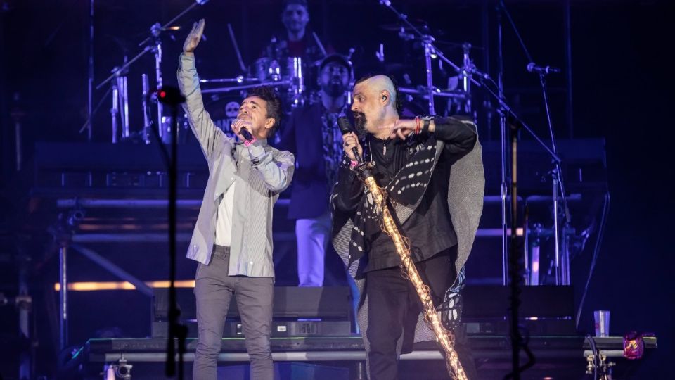 Rubén Albarrán, vocalista de Café Tacvba, se unió a Dr. Shenka para cantar. Foto: Especial